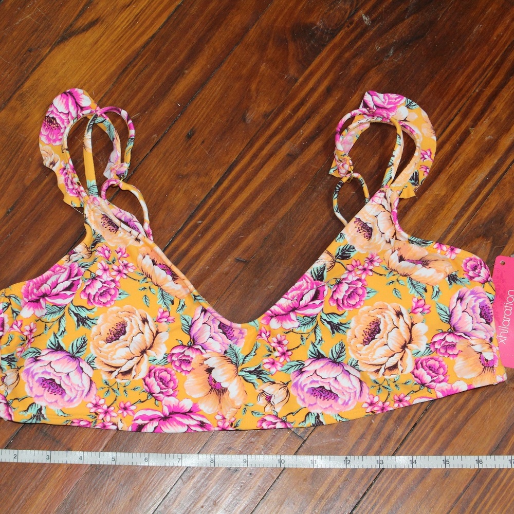 NWT Xhiliration bikini top, size XL
